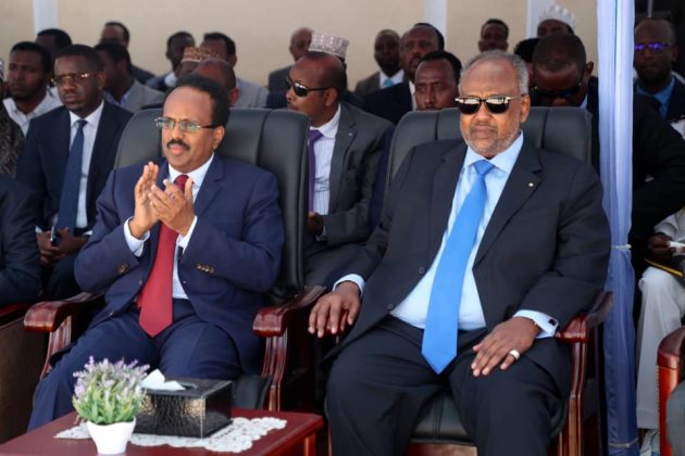 Madaxweyne Farmaajo iyo Madaxweyne Geelle oo si wadajir xarigga uga jaray Safaaradda Jabuuti +sawirro
