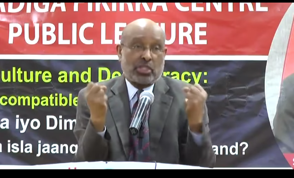 Aniga Muuse Biixi mucaarad kuma ihi ee Baandheeye ayaan ahay+VIDEO