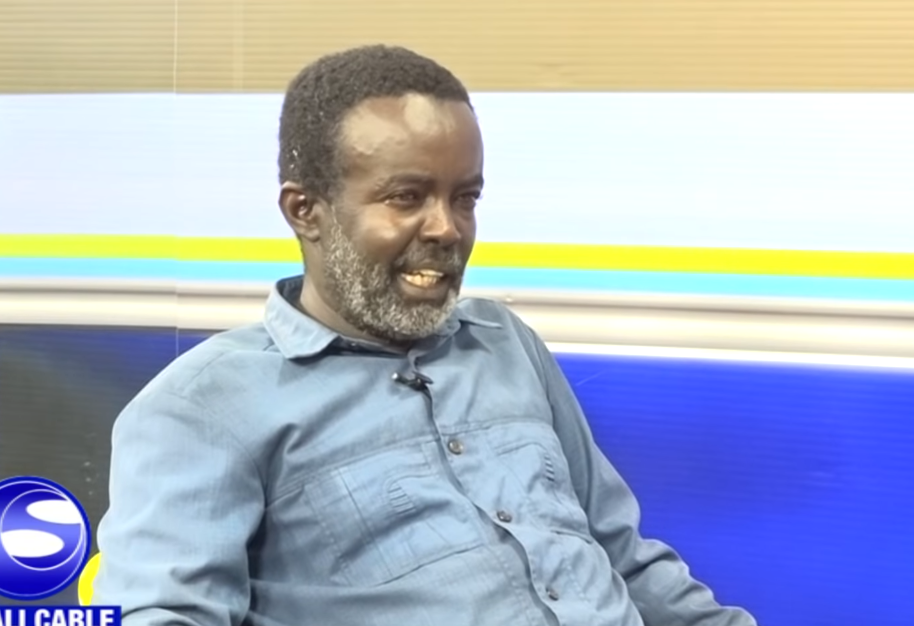 Axmed Dowlo walaalkiisa  oo cadaalad daro ka tirsanaya Maxkamada G Banaadir +VIDEO