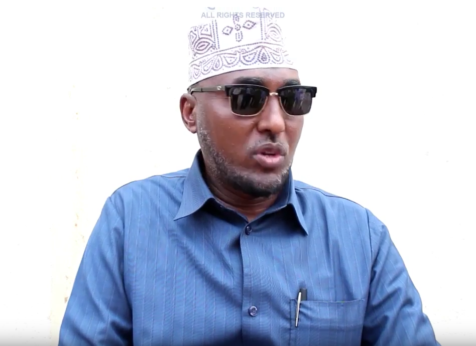 Abdinaasir Seerar oo u hanjabay Axmed Madoobe +VIDEO