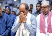 Madaxwayne Xasan Sheekh oo suuqa Bakaaraha ku tukaday salaadda Jimcaha + Sawirro