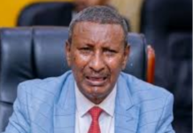 DAAWO: Wasiir caydiid oo ilmeeyay markii uu xilka wareejinayay.