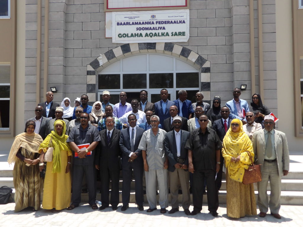 Akhriso Aqalka Sare ee oo xiriirka u jaray Aqalka Hoose