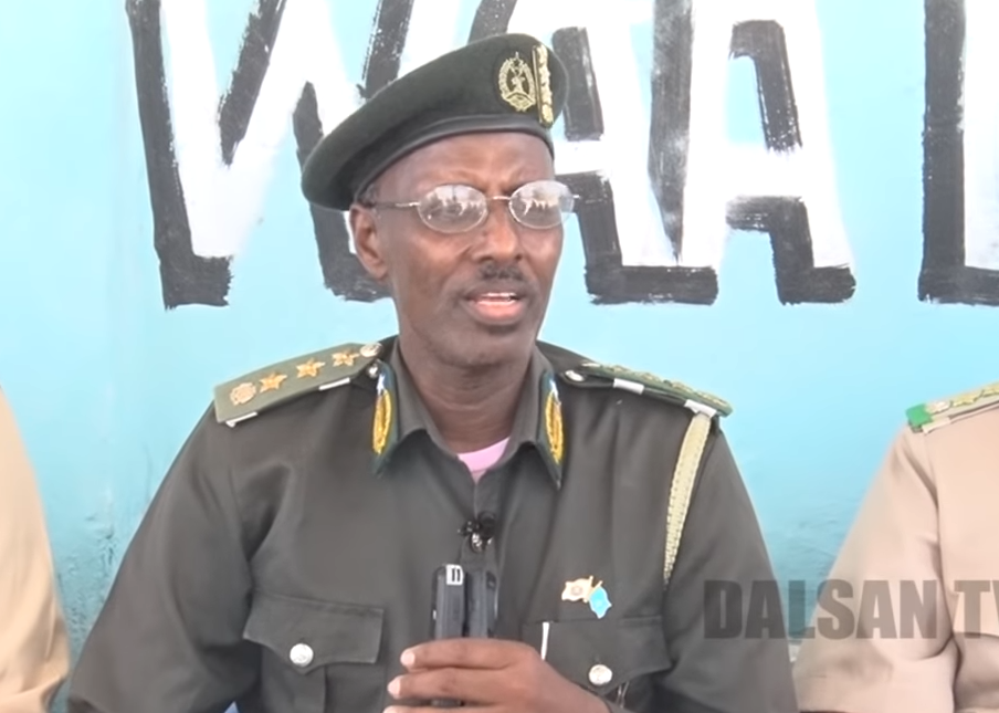 Taliye kuxigeenka Asluubta oo beeniyay nin ajnabi ah oo lasheegay in xabsiga dhexe lagu qalay +VIDEO