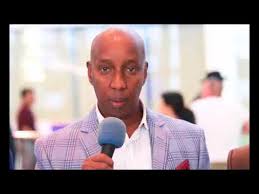 Wasiirka Gaadiidka oo sheegay inuu xiran yahay Ajnabigii lagu qabtay garoonka Muqdisho