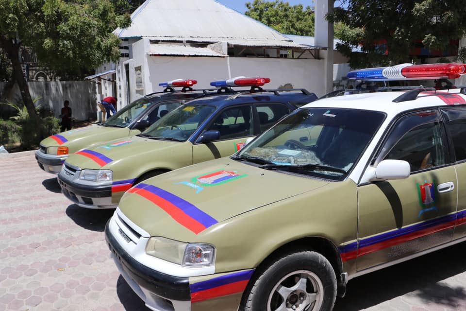 Ciidanka canshuuraha oo baabuur lagu wareejiyay+Sawirro