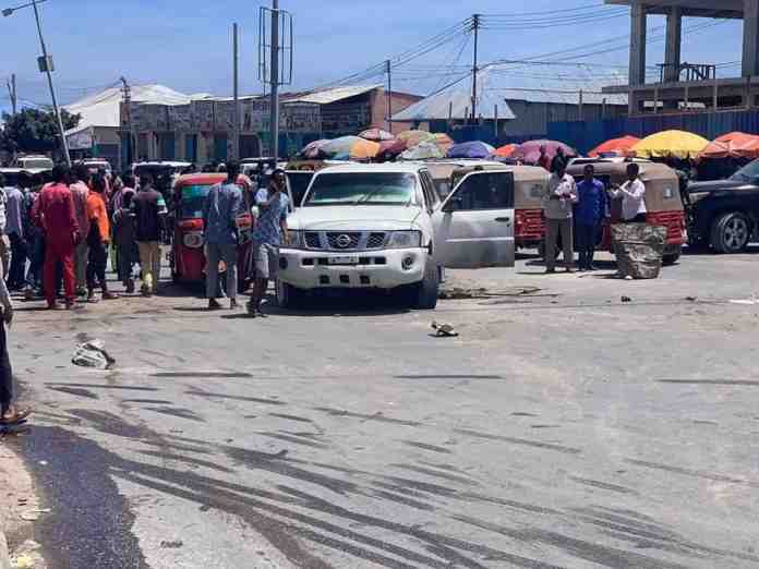 Gaari uu lahaa Xildhibaan Cali Cartan Bidaar oo lagu qarxiyay Muqdisho +SAWIRRO