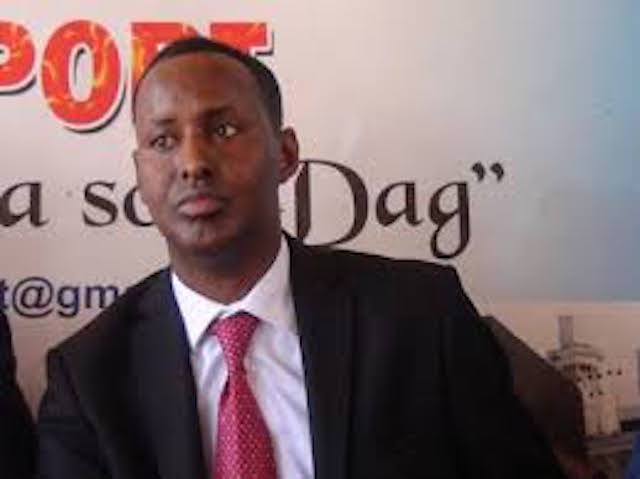 Xildhibaan ka hadlay Khilaafka la sheegay inuu u dhaxeeyo Madaxweynaha iyo R/wasaaraha dalka