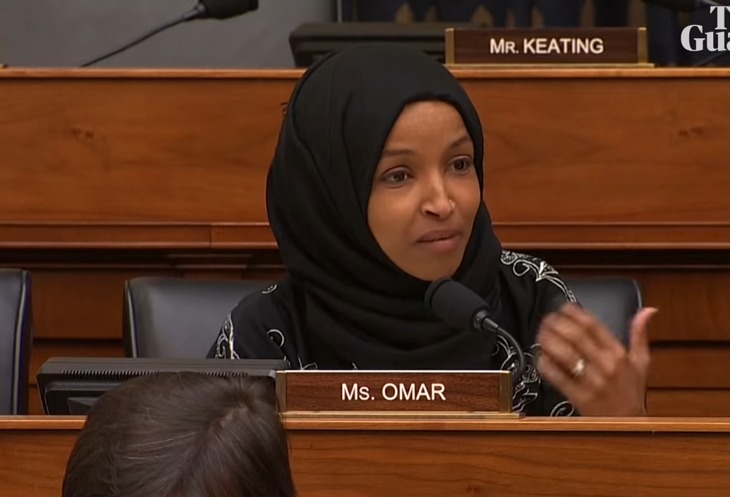 Ilhaan Cumar “Haddiiba qof ay tahay inuu is casilo waa Trump”