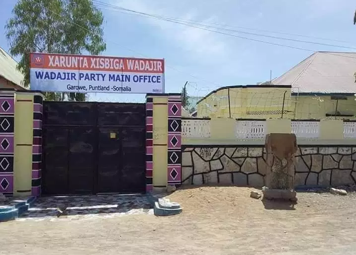 Xaruntii Xisbiga Wadajir ee Garoowe oo laxiray