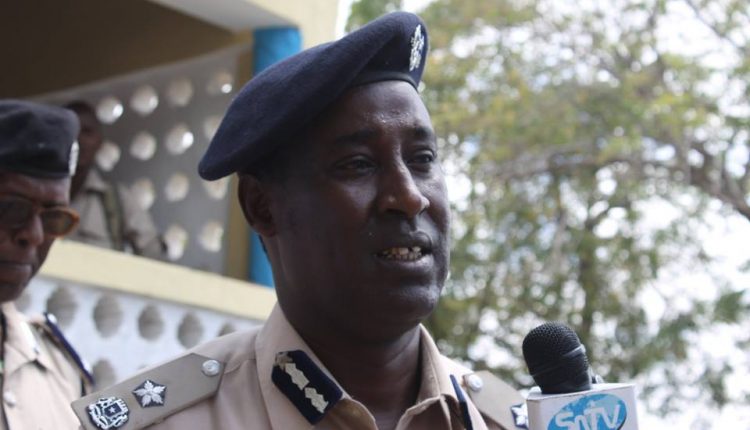 Taliyihii saldhiga booliiska Xamar Weyne oo laxiray