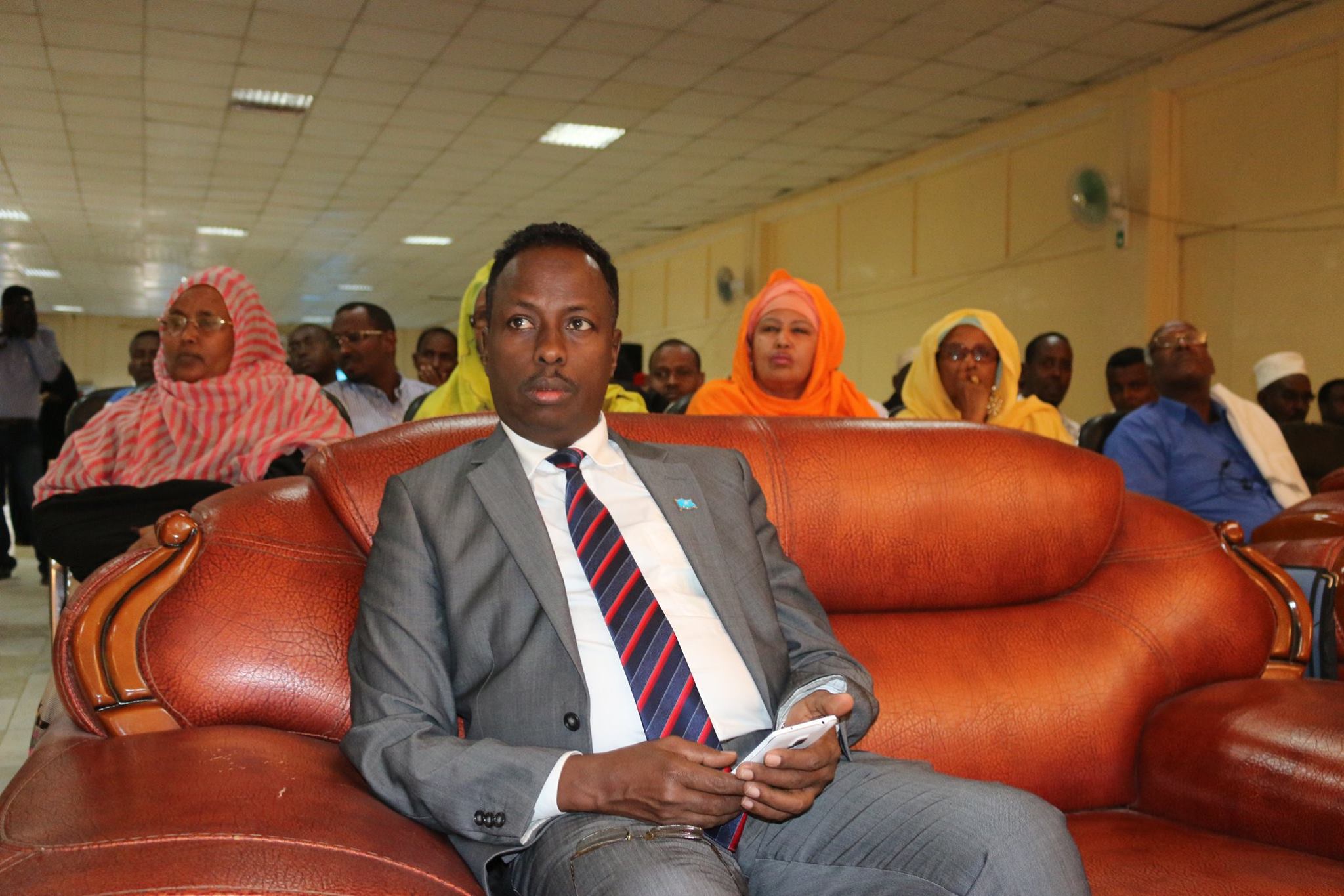 Wasiir Maareeye oo ganacsatada amrsy inay leesan qaataan