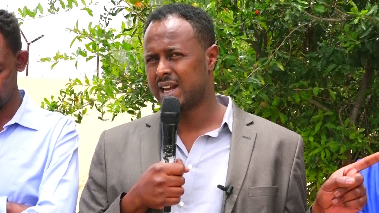 DAAWO:-Abwaan Cabdiraxmaan Abees oo xabsiga laga siidaayay