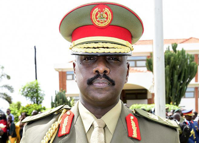 Yoweri Museveni oo Wiilkiisa u Magacaabay Taliyaha ugu sareeya ciidanka Militaga