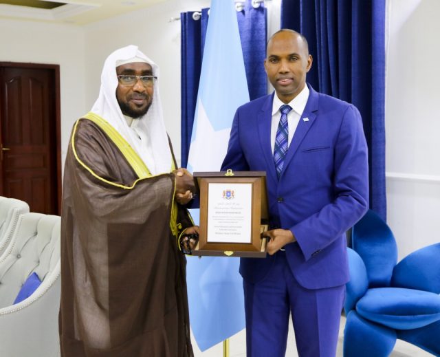 Ra’iisul Wasaare Khayre oo Hoygiisa kula kulmay Boqor Burhaan Boqor Muuse