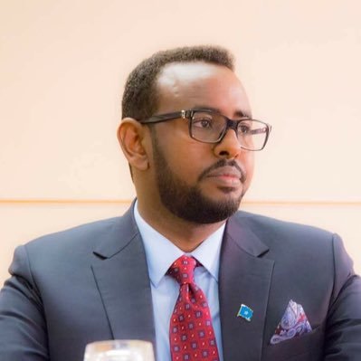 Senator Ayuub “Gudoonka Golaha Shacabka waa inay joojiyaan Xifaaltanka ay kula jiraa Aqalka Sare”