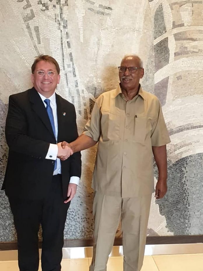 Madaxweynaha Galmudug oo lakulmay safiirka Uk ee Soomaaliya