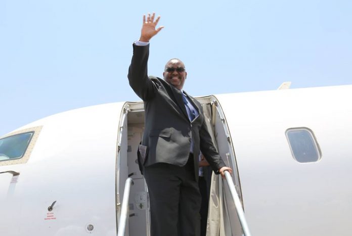 Madaxweynaha Puntland Siciid Deni oo safarkiisii ugu horeeyay ugu ambabaxay Imaaraadka+VIDEO