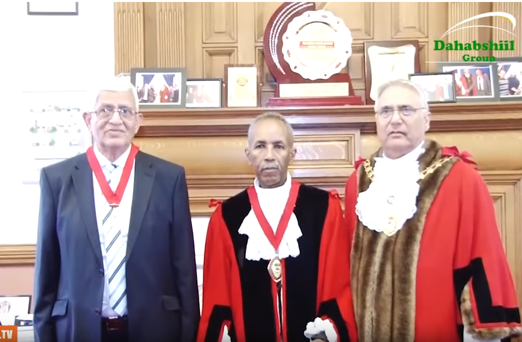 London nin Soamlia ah oo markii ugu horaysay Maayar kanoqda degmo kutaal London