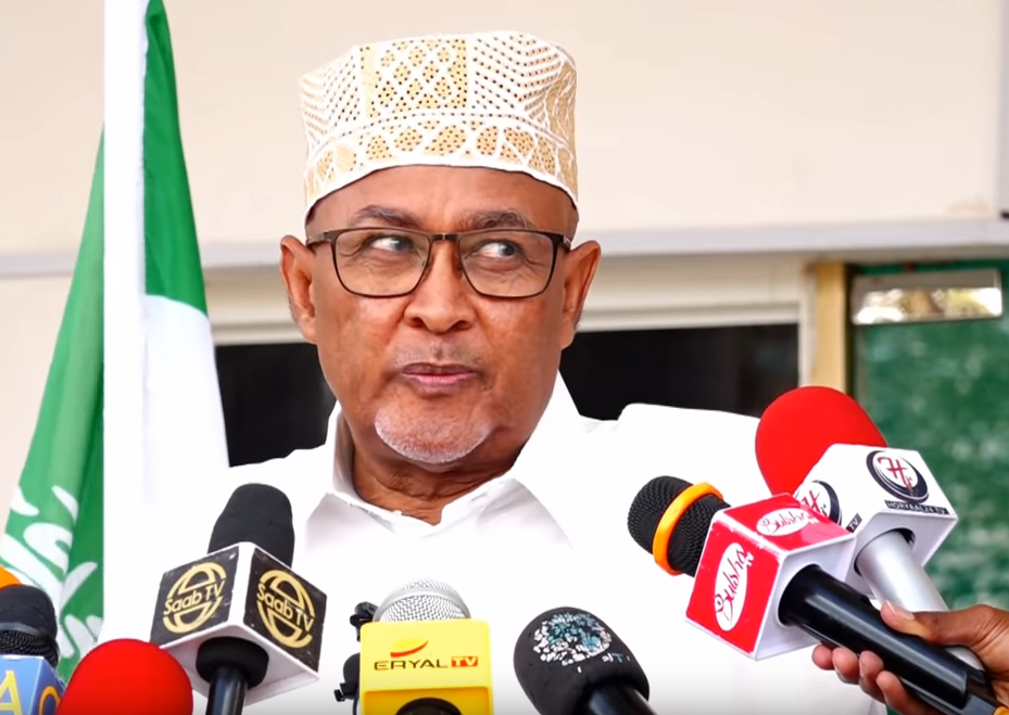 Daawo: C.raxmaan Cirro oo sharcidaro kutilmaamay Xadhiga Xildhibaan Dhakool