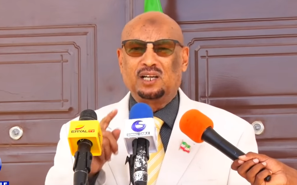 DAAWO:-Faysal Cali Waraabe”Xildhibaan Dhakool waa in banaan lagu toogtaa”