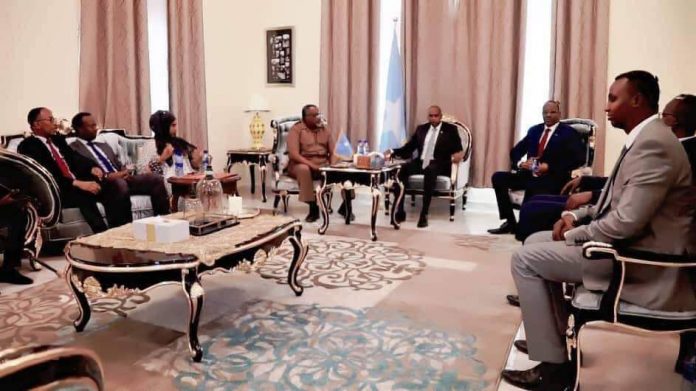 Kheyre oo Isbaheysi ka dhex sameystay Shrika Garowe