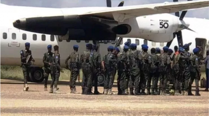 Diyaarad Ciidamo u waday Dhuusamareeb oo la soo celiyay