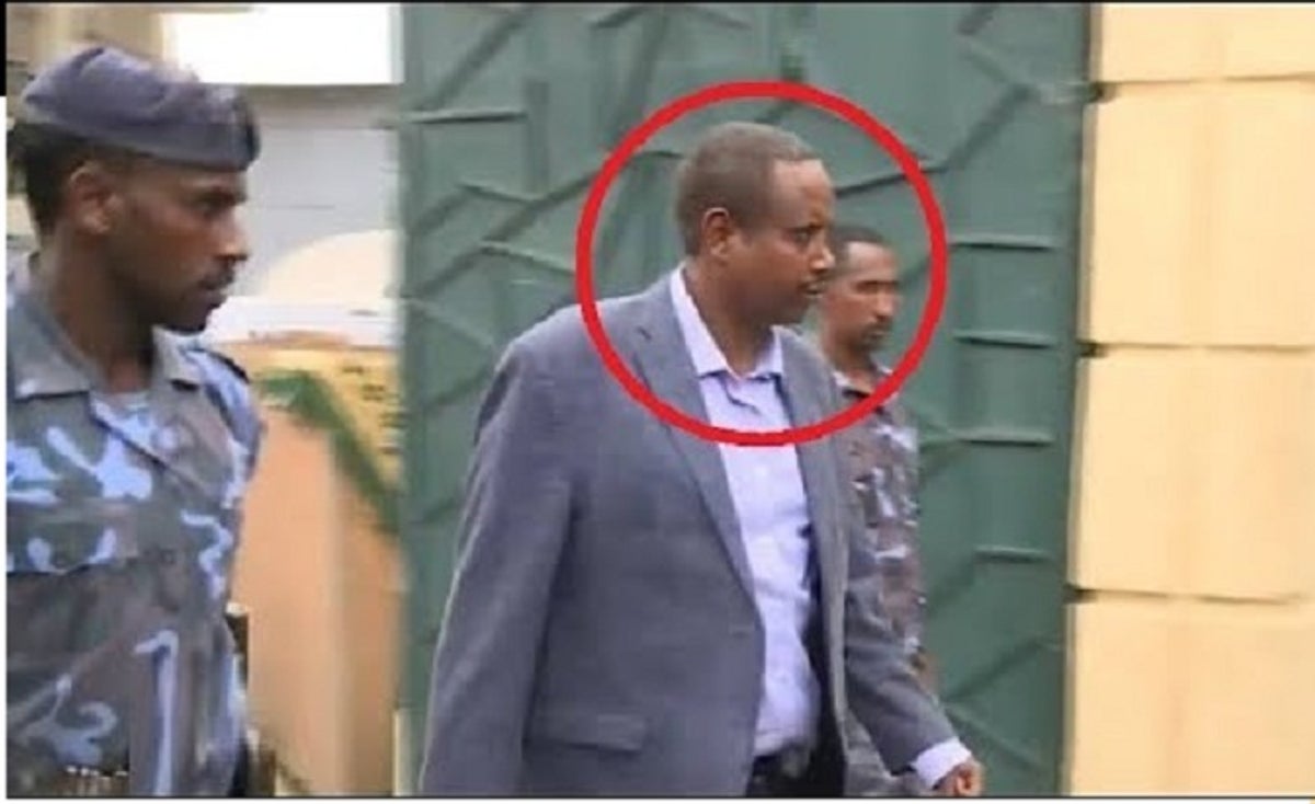 Cabdi Ilay Oo Isku Dayey Inuu Ka Baxsado Jeelka Uu Ku Xiran Yahay