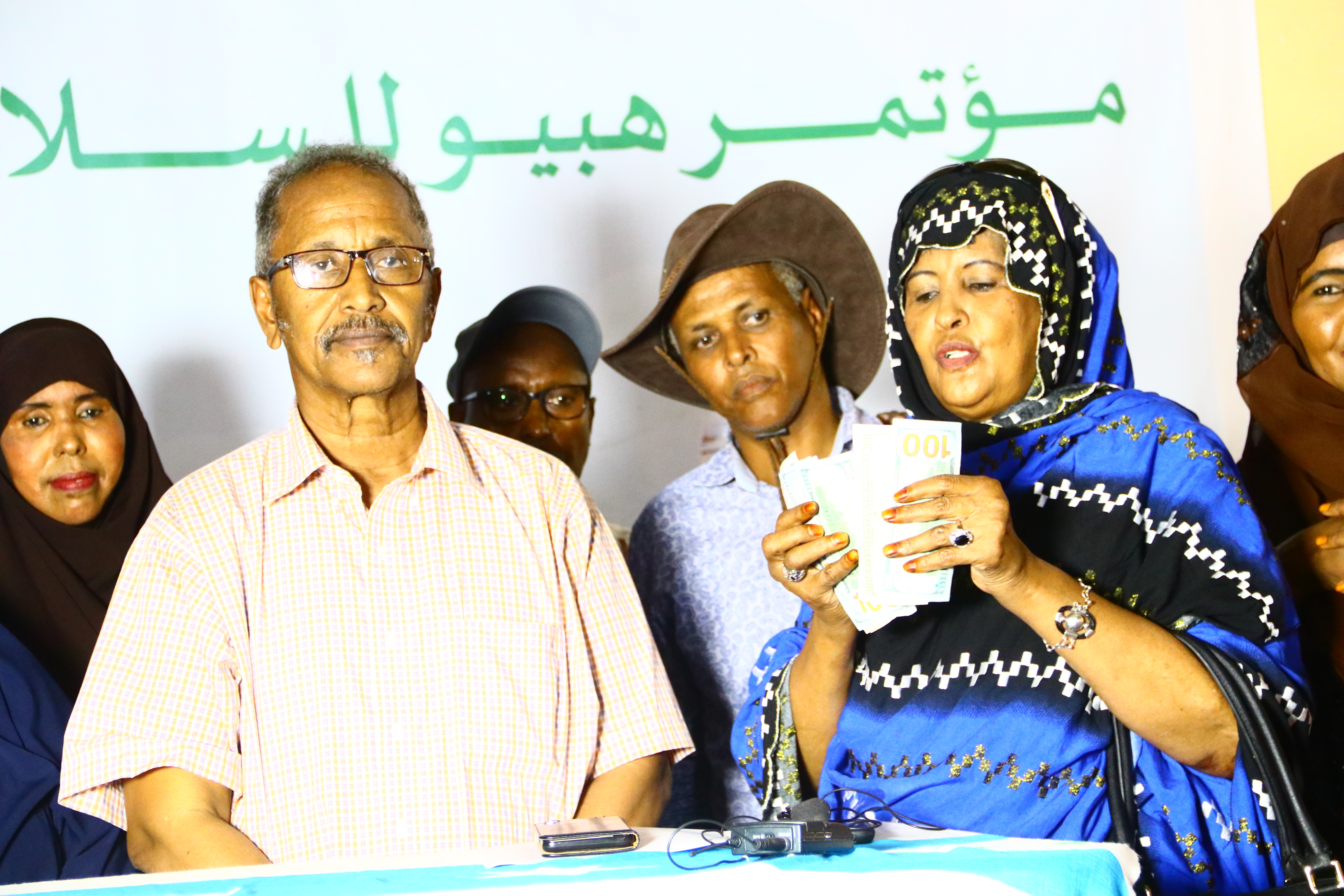 SAWIRRO:-Gabdhaha Beesha Habar gidir oo deeq lacageed gudoonsiyay. GOB