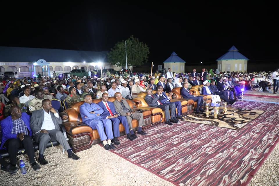Sawirro;- Dowladda Somaliya oo Si Rasmi ah Dhuusamareeb oga daah-furtay shirka dib u-heshiinta Galmudug
