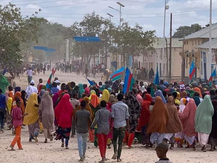 War.Cusub. Shacabka Degmada Xudur oo Sharuud Adag ku Xiray Raiisul Wasare Kheyre.