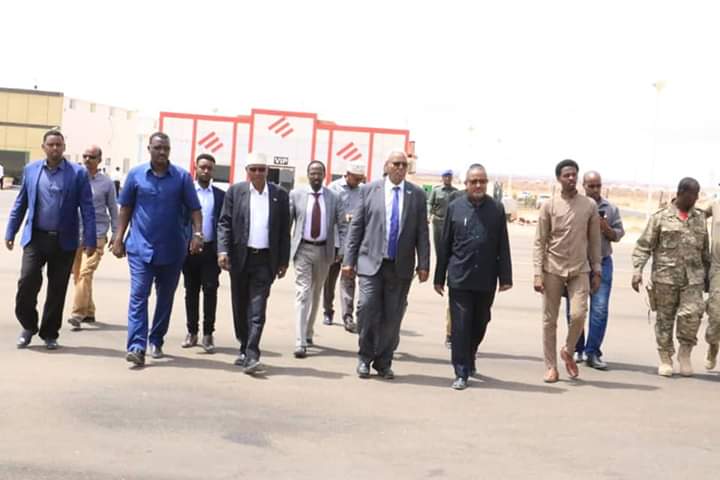 DEG DEG:- Madaxweyne. Xaaf.  Oo Dhuusa Mareeb ku Tagaya Safar aan Horey loo shaacin.