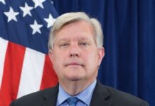 Amb. Richard oo shaqada laga eryay