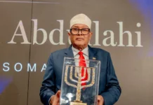 Cirro oo la guddoonsiiyay billadda Friends of Zion Award + Sawirro